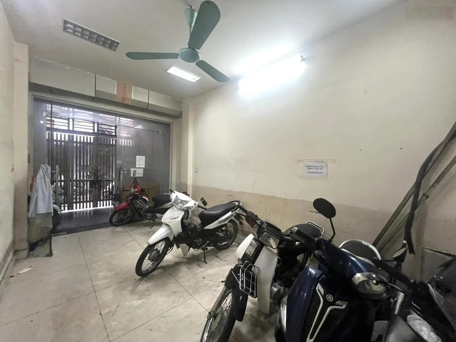 Bán nhà riêng măt ngõ,ô tô kinh doanh tại Hoàng Văn Thái, 18 tỷ, 69m2, 9PN, 6WC, giá ưu đãi ,sổ đẹp