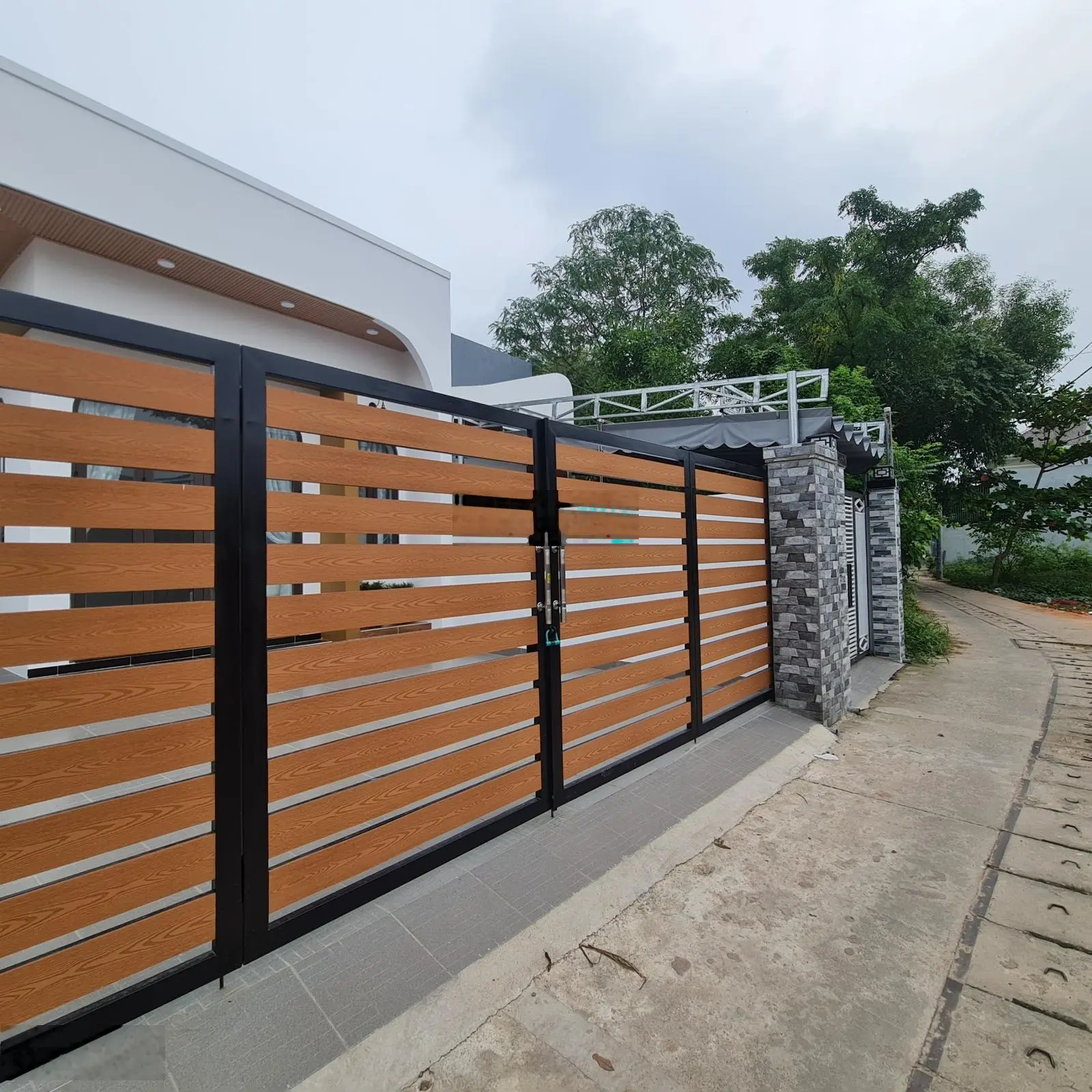 Bán nhà KDC TT Long Điền 150m2 ngang, 54mmm nở hậu 10,7m. 3PN PK bếp 3WC sân chơi đỗ xe ô tô