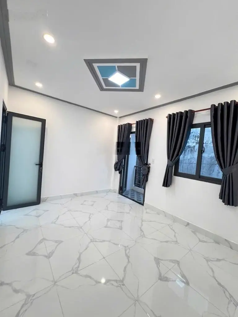 Nhà siêu đẹp, Lạc Long Quân, 66m2, ngang 4,6m, nở hậu, giá nhỉnh 3 tỷ, sổ hồng