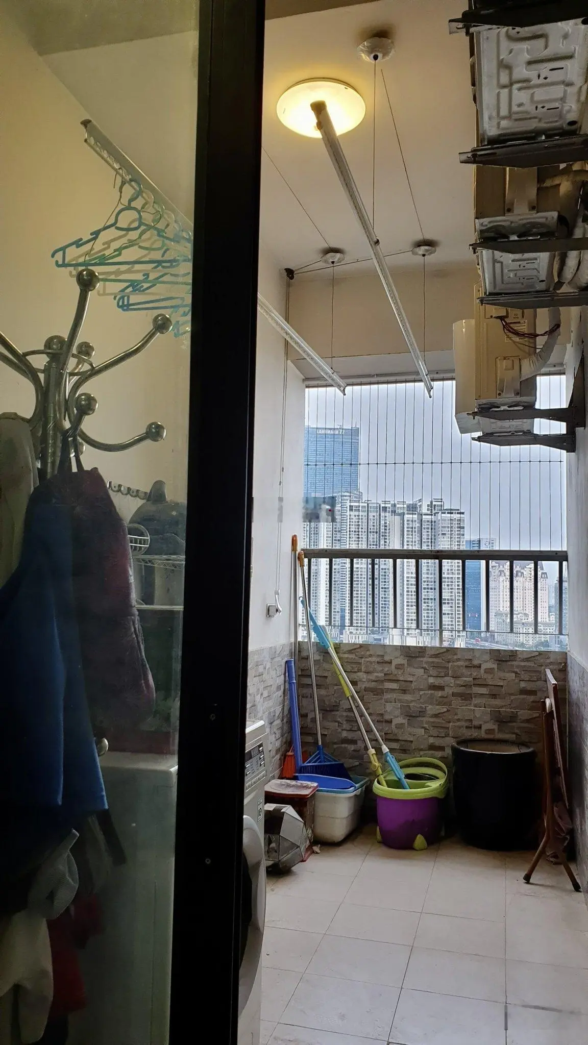 Tôi chính chủ cần bán căn 70m2 CC FLC 36 Phạm Hùng, 2N2W sẵn sổ full nội thất. Giá bán 4 tỷ 150