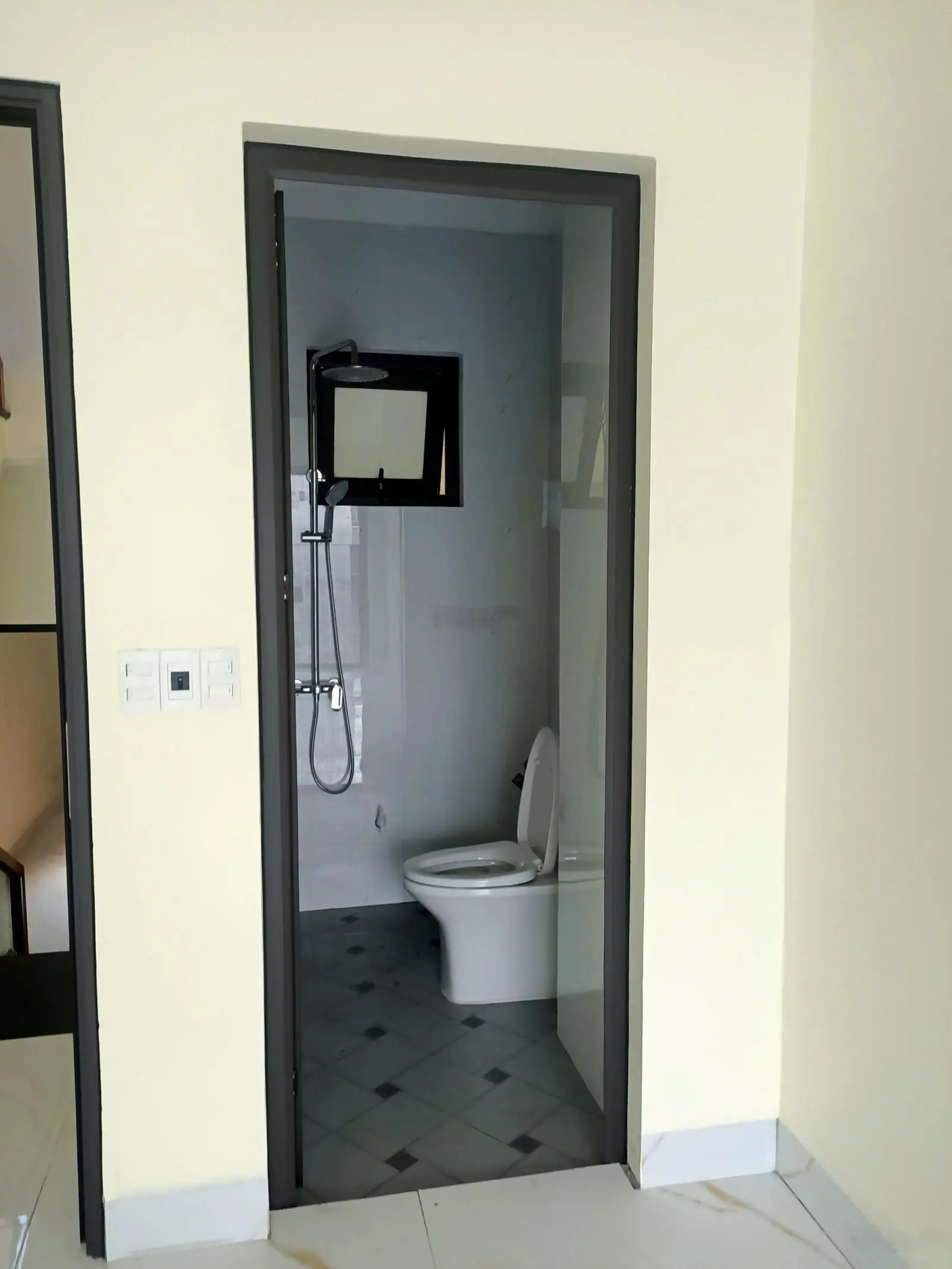 Hơn 3 tỷ, nhà 3 tầng hiện đại trung tâm thị trấn Đông Anh
