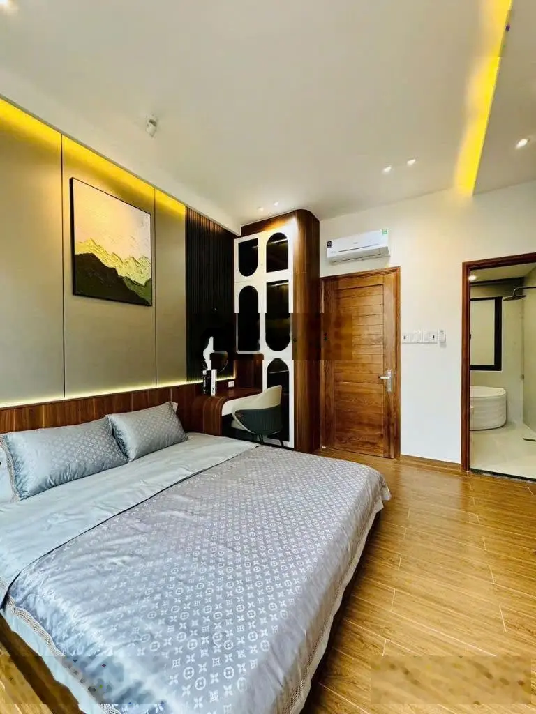 Ngay chợ Bến Thành nhà 30m đường Lê Thánh Tôn, Phường Bến Nghé, Quận 1 TpHCM giá bán 3tỷ100. Hẻm 6m