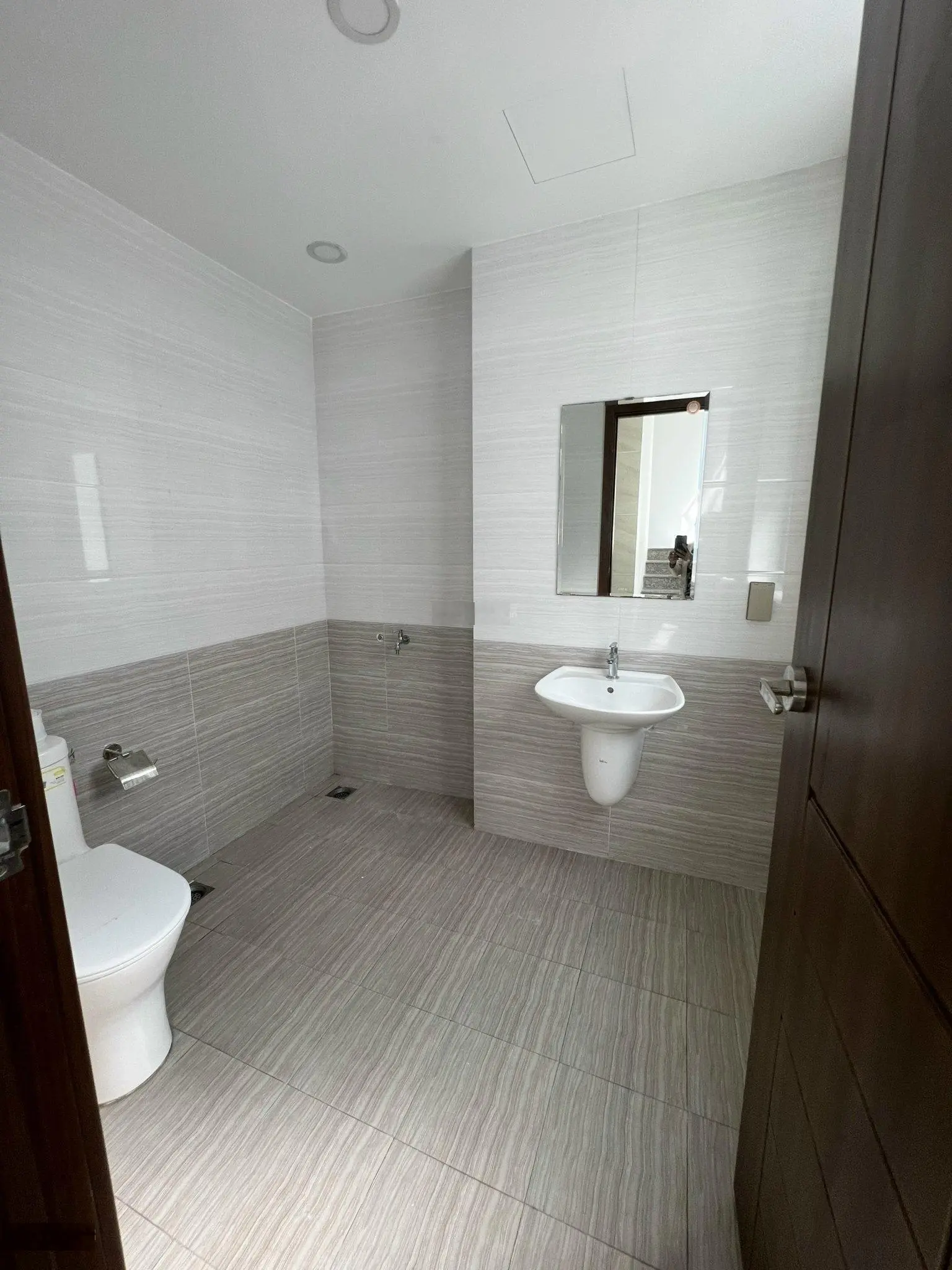 Bán nhanh nhà mặt tiền đường 35m Vạn Phúc - Mặt tiền ngang 7m - 6 tầng - Đã có sổ hồng riêng