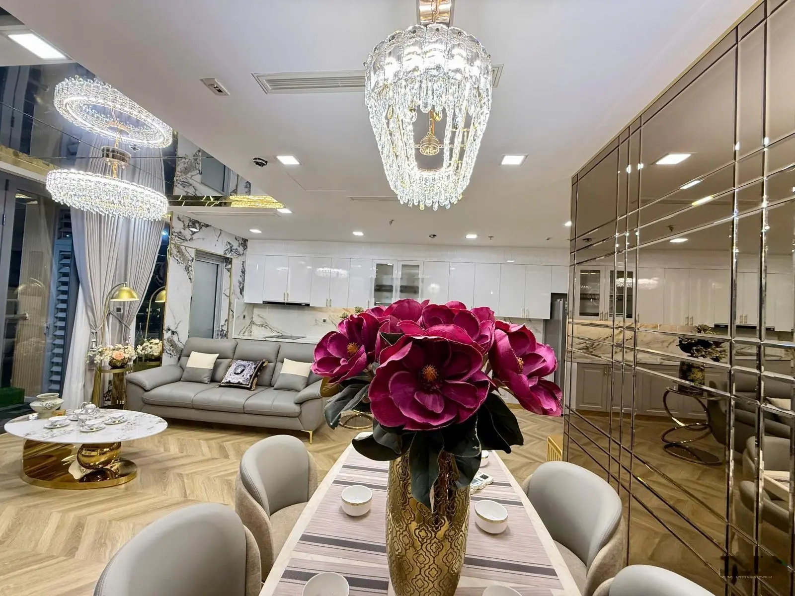 Bán gấp siêu phẩm 3PN Vinhomes Central Park, view sông, full nội thất luxury sang chảnh