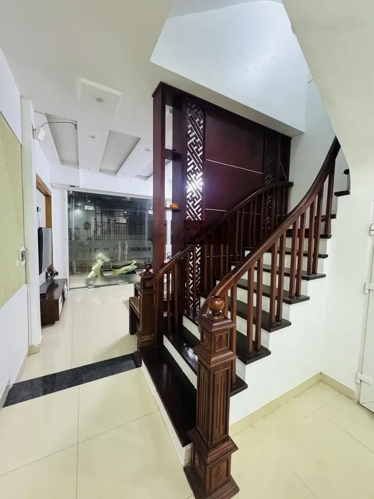 Bán nhà Trần Duy Hưng 45m2 x 5T ở sướng - kinh doanh sầm uất - ô tô đỗ cách 15m