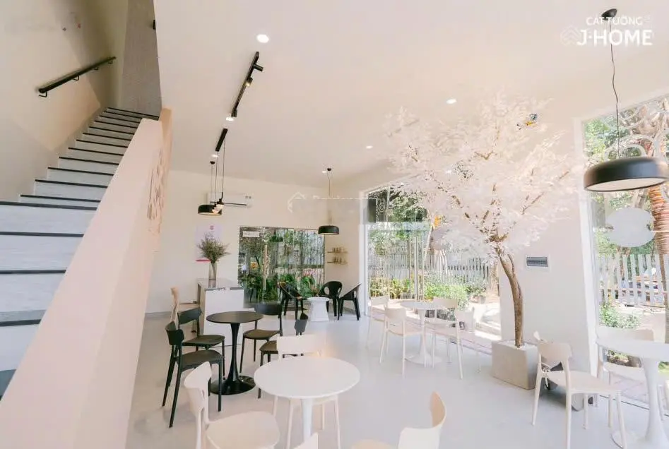 Hot! Nhà mặt tiền 40m, sổ sẵn, kinh doanh, đầu tư chỉ cần trả trước 900tr bàn giao chìa khóa