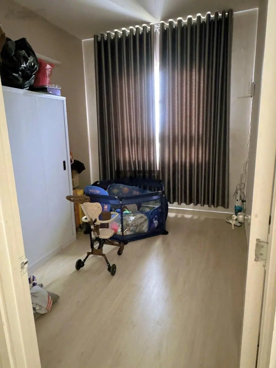 Do nhu cầu đổi căn lớn hơn,chính chủ cần bán nhanh căn góc 70m2. Giá: 2tỷ650 - Tel: 0909 102 ***
