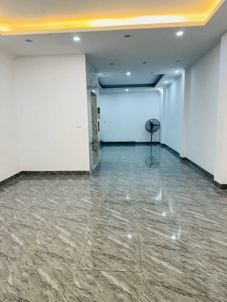 Nhà Minh Khai, 7 T, thang máy, lô góc thoáng sáng, ô tô vào nhà, nhà mới 62 m2