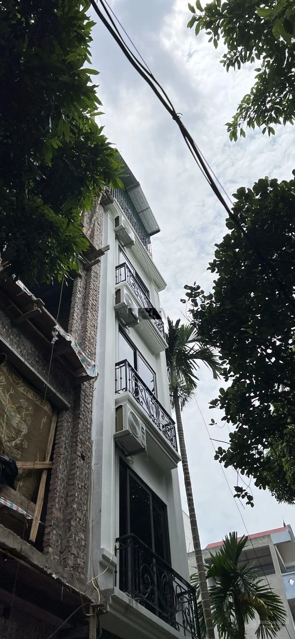 Nhỉnh 5 tỷ hàng hiếm Ngọc Thuỵ ô tô 5 chỗ đỗ cửa có ngay căn nhà mới đẹp 47m2 còn thơm mùi sơn