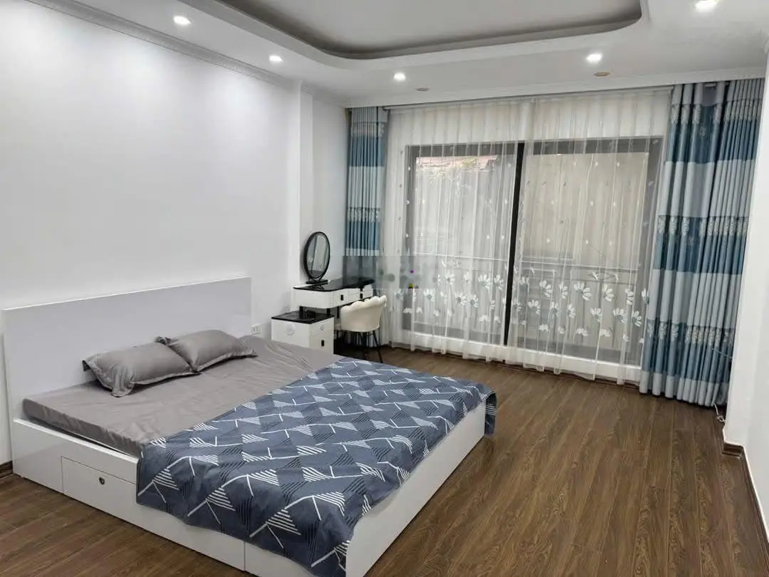 Siêu hiếm mặt ngõ quan nhân 31m*5 tầng 30m ra ô tô tráng ngõ rộng giá 5,6tỷ căn duy nhất