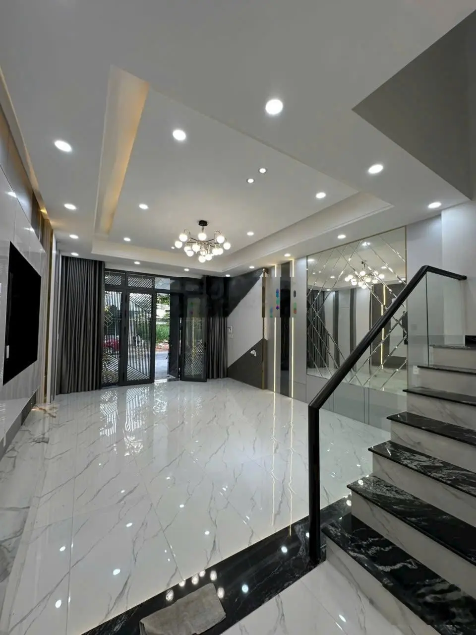 Nhà mới phố Nguyễn Xí, ô tô đỗ trước nhà. Khu nhà phân lô có dòng tiền 30tr/tháng 62m2 chỉ 9.5 tỷ