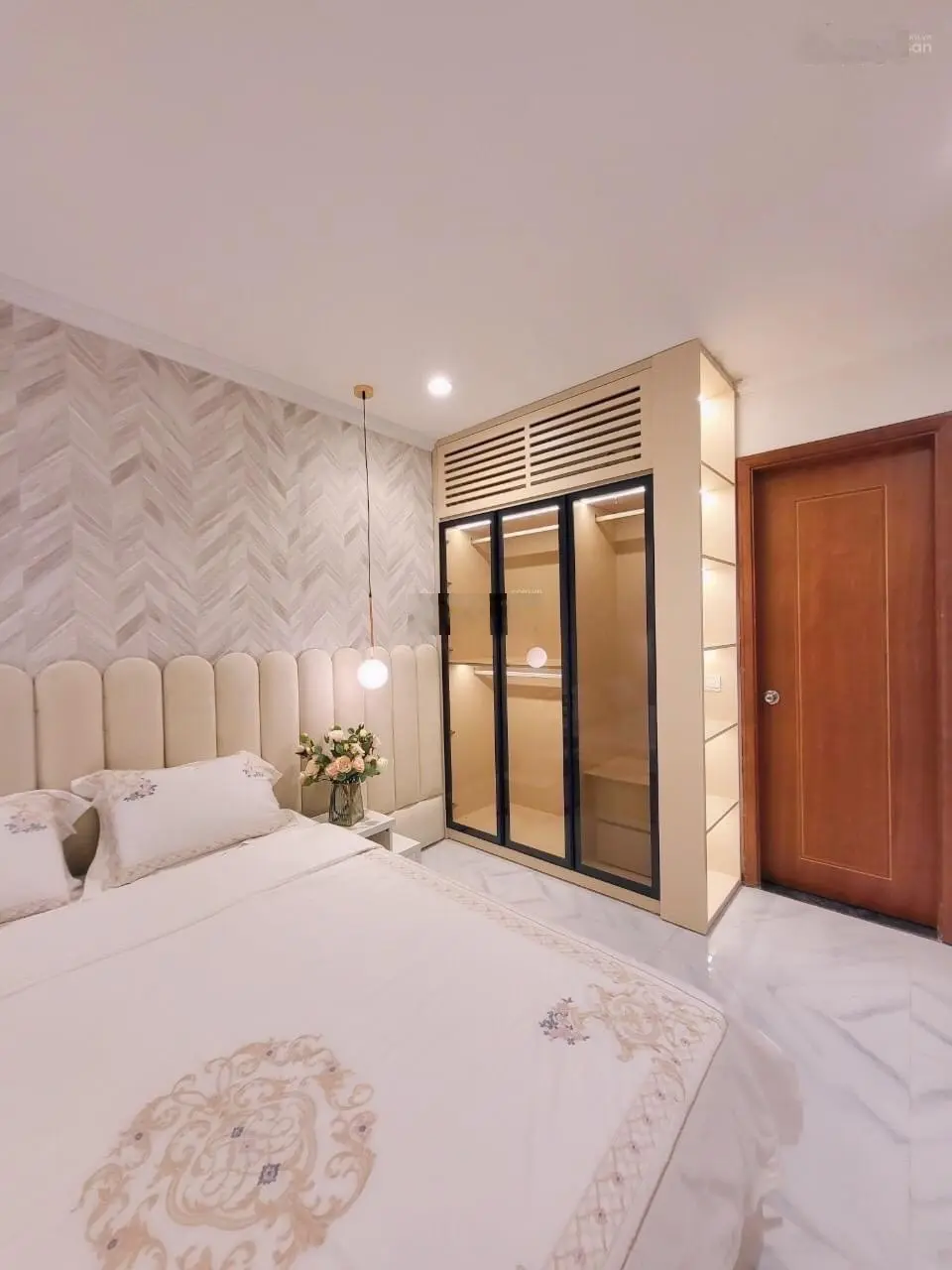 Chính chủ bán căn 2 ngủ The Park Home, Thành Thái, Cầu Giấy, DT 82m2, giá bán 5,5 tỷ, full nội thất