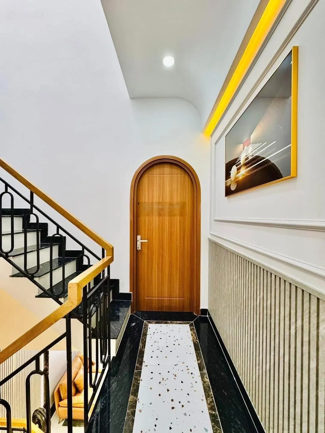 Cô chú chủ nhà cần bán nhà Võ Thị Sáu, Q3, sẵn HĐ thuê KD tốt 18tr/th, 72m2, sổ hồng riêng