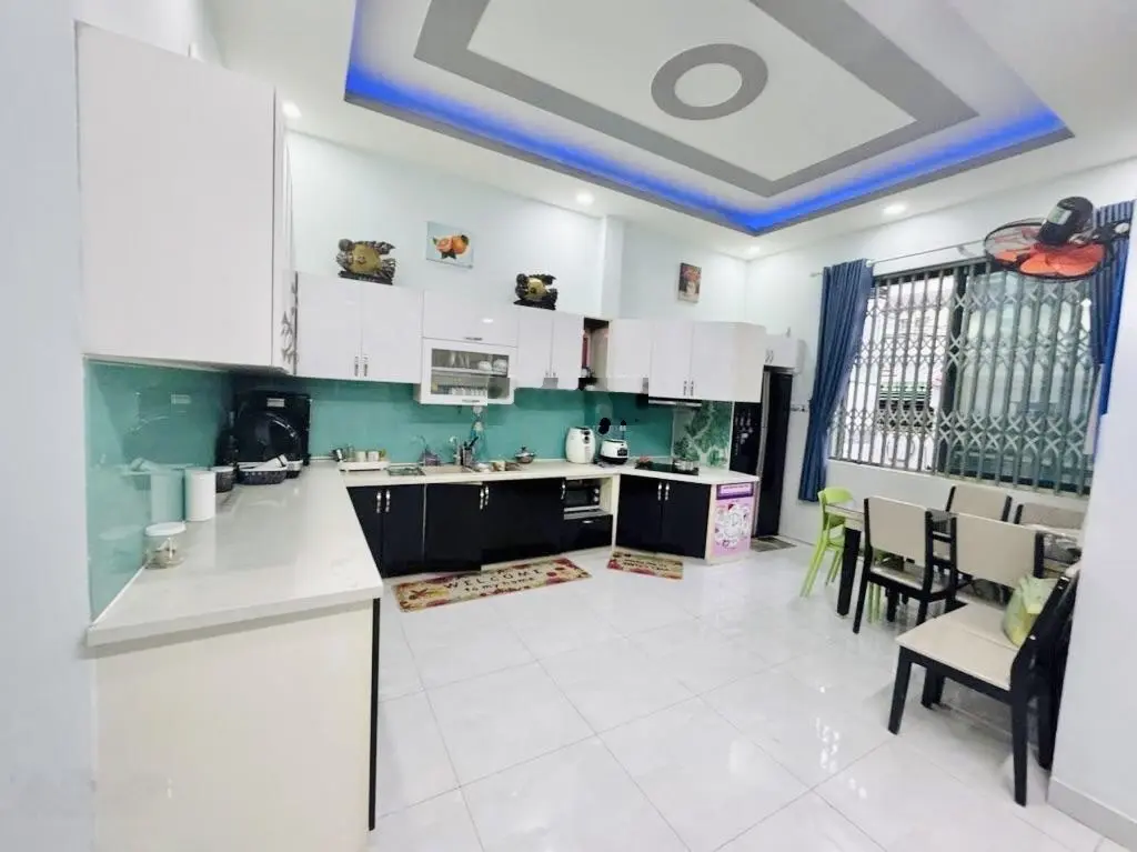 Bán nhà đẹp 3 tầng thiết kế kiểu biệt thự mini, ngang khủng 8m, gần Aeon Mall Bình Tân, chỉ 9,5 tỷ
