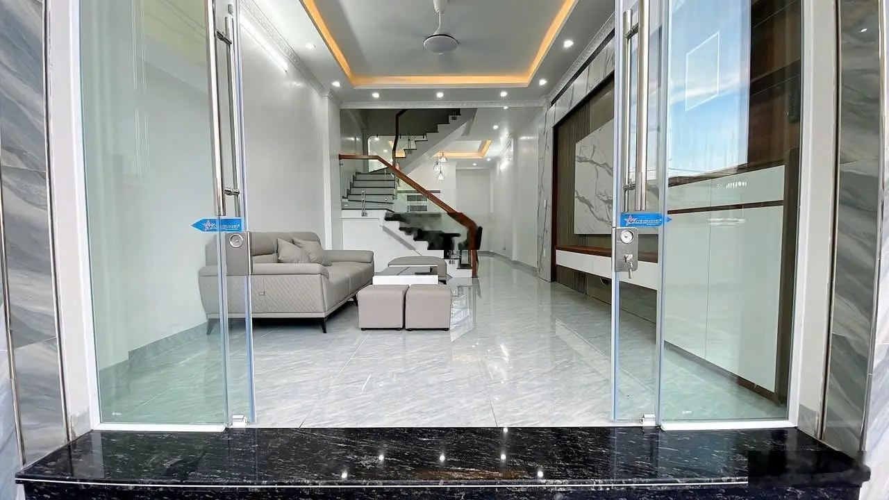 Dãy nhà 4 tầng lô góc độc lập khung cột riêng tại Thiên Lôi - Aeon