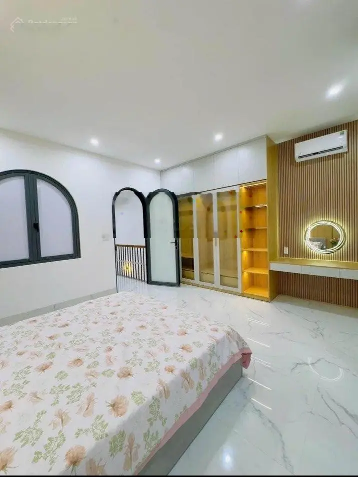 Cần bán gấp căn nhà ngay mặt tiền đường Hoàng Phan Thái - SHR