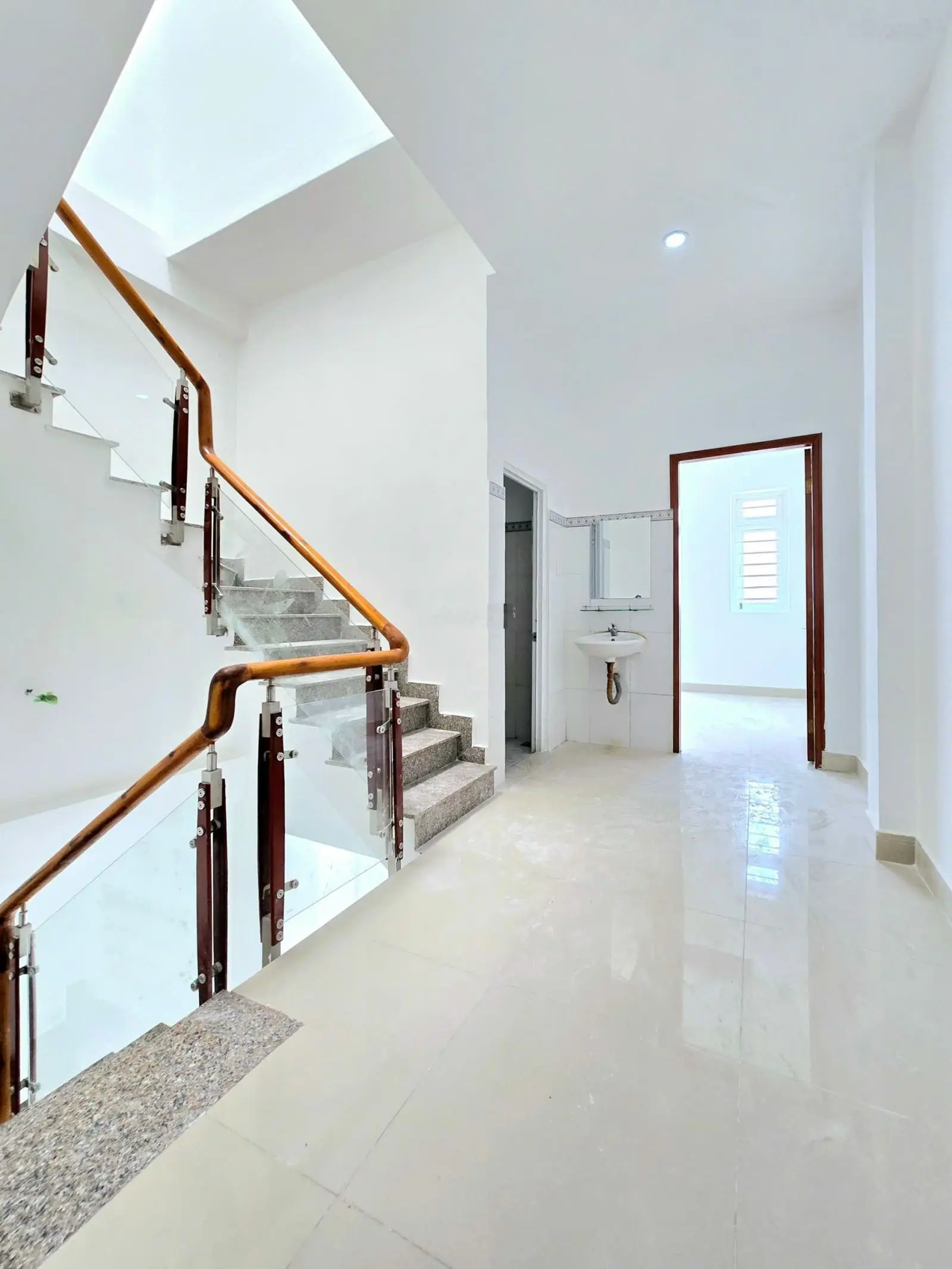 Bán nhà 4 tầng, oto đỗ cửa, tt nhà bè giá chỉ 5,2 tỷ