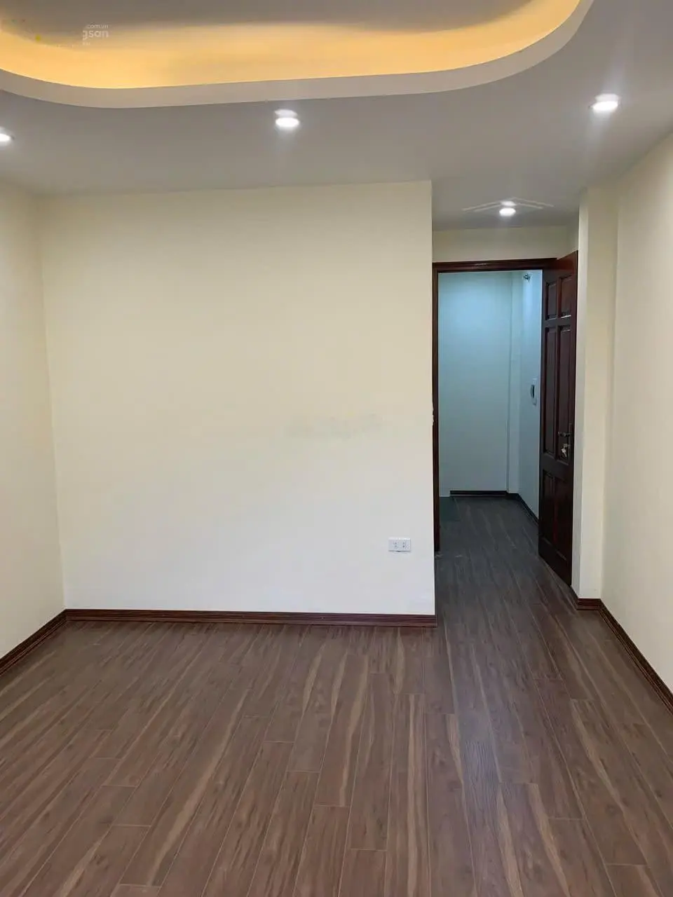 Bán nhà Tổ 12 cạnh khu đô thị, 20m ra đường ô tô tránh nhau, 5 tầng 4 phòng ngủ full nội thất