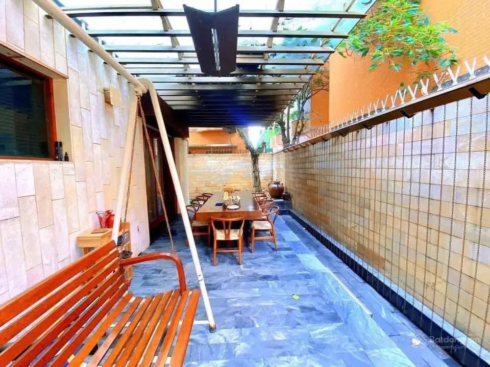 Bán Biệt Thự KDT Nghĩa Đô: Diện tích 300m2, MT 14m, Xây 4Tầng rất đẹp, Gía 83 Tỷ