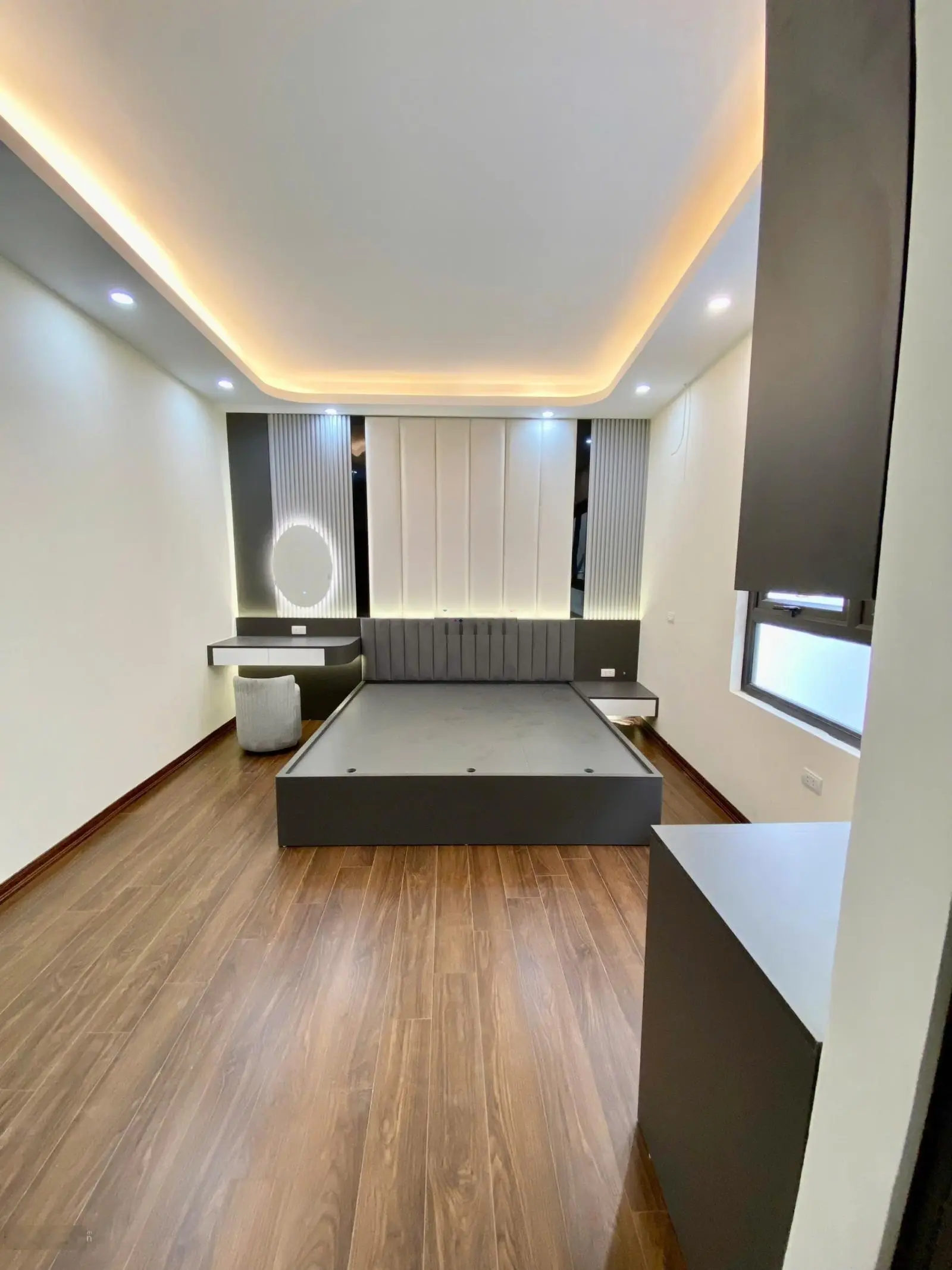 Bán nhà đẹp cầu thang máy full nội thất bồ đề long biên hà nội
