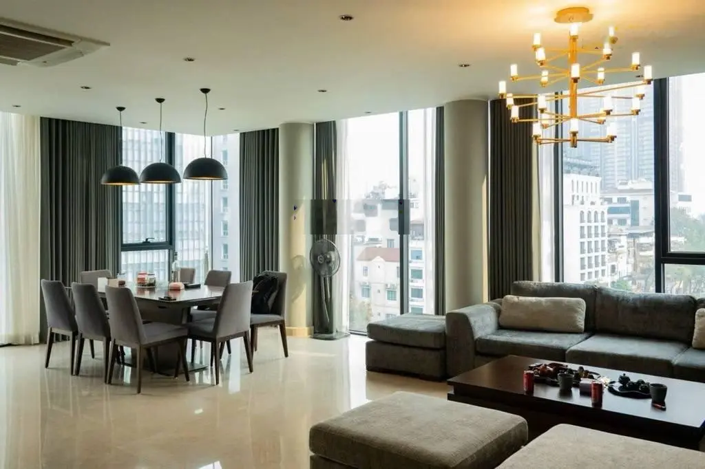 Bán Tòa Kinh Doanh Mặt Phố - Lạc Long Quân - 115m2 x 8T - MT 9.5 - Vỉa hè 5m - Hướng TB