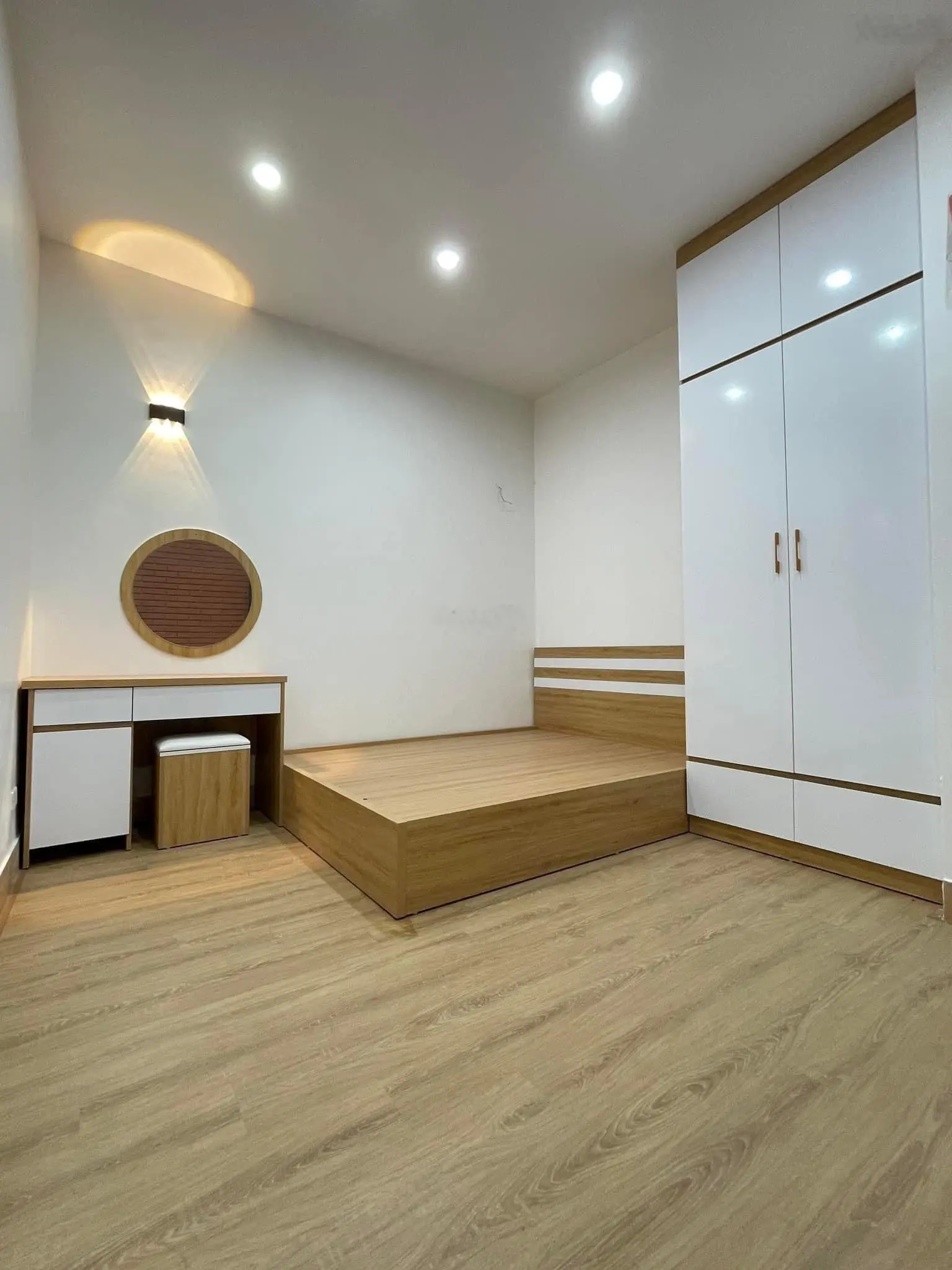 LÕI ĐỐNG ĐA - 3 BƯỚC RA MẶT PHỐ - TRƯỚC NHÀ SÂN ĐỂ XE RỘNG - NHÀ MỚI ĐẸP FULL NỘI THẤT