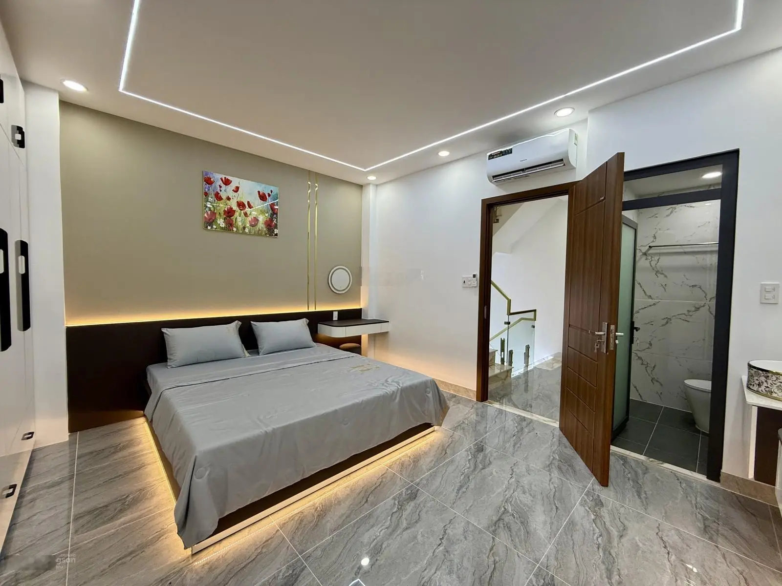 Nhà đường thông Nguyễn Ảnh Thủ, Ngay ngã 3 Đông Quang, DT:4,5x14M, Lửng, 3 Lầu, 4PN, 5VS,Gara ô tô,