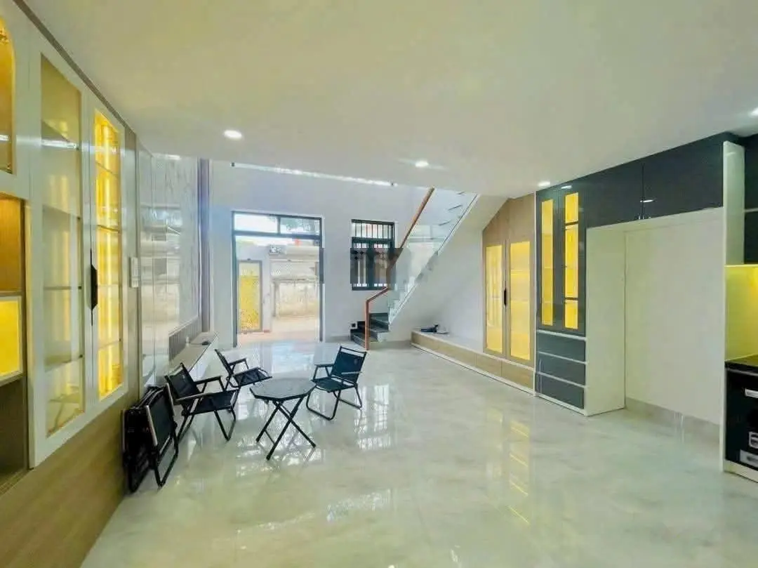 Bán nhà sổ riêng đã hoàn công. Nhà mặt phố nằm trong khu dân cư vị trí trung tâm phường Bình Chuẩn