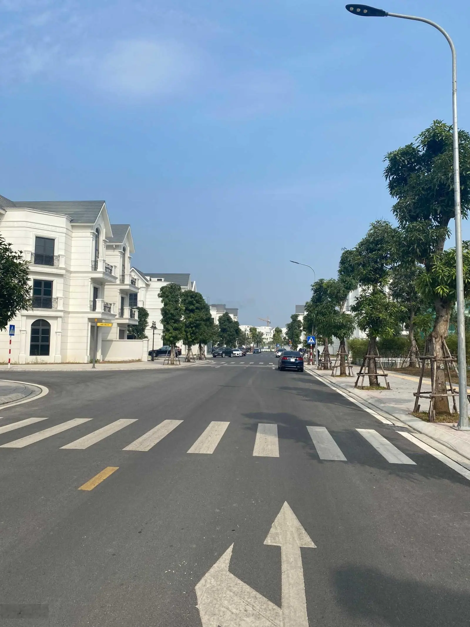 Bán gấp song lập 135m2 hướng ĐN khu San Hô view hồ, vườn hoa giá 22 tỷ, LH 0968 870 ***