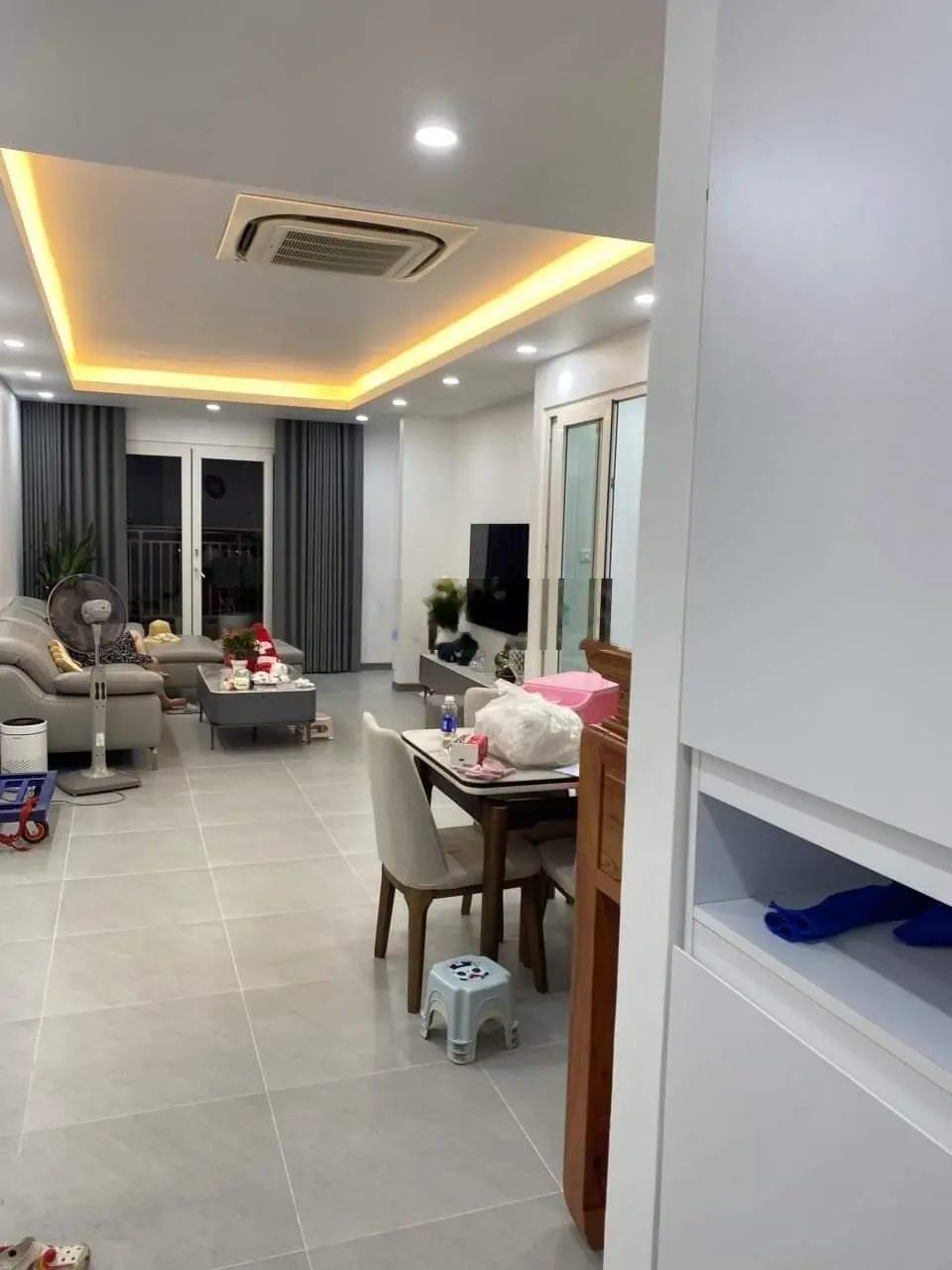 Tôi chính chủ cần bán gấp căn hộ 117m2 tại MD complex thiết kế 3 phòng ngủ, tầng đẹp, thoáng mát.