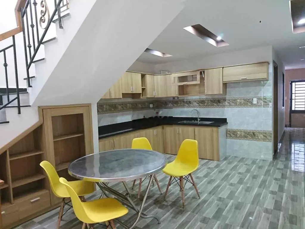 Nhà 2 tầng LÂM QUANG THỰ, sát biển