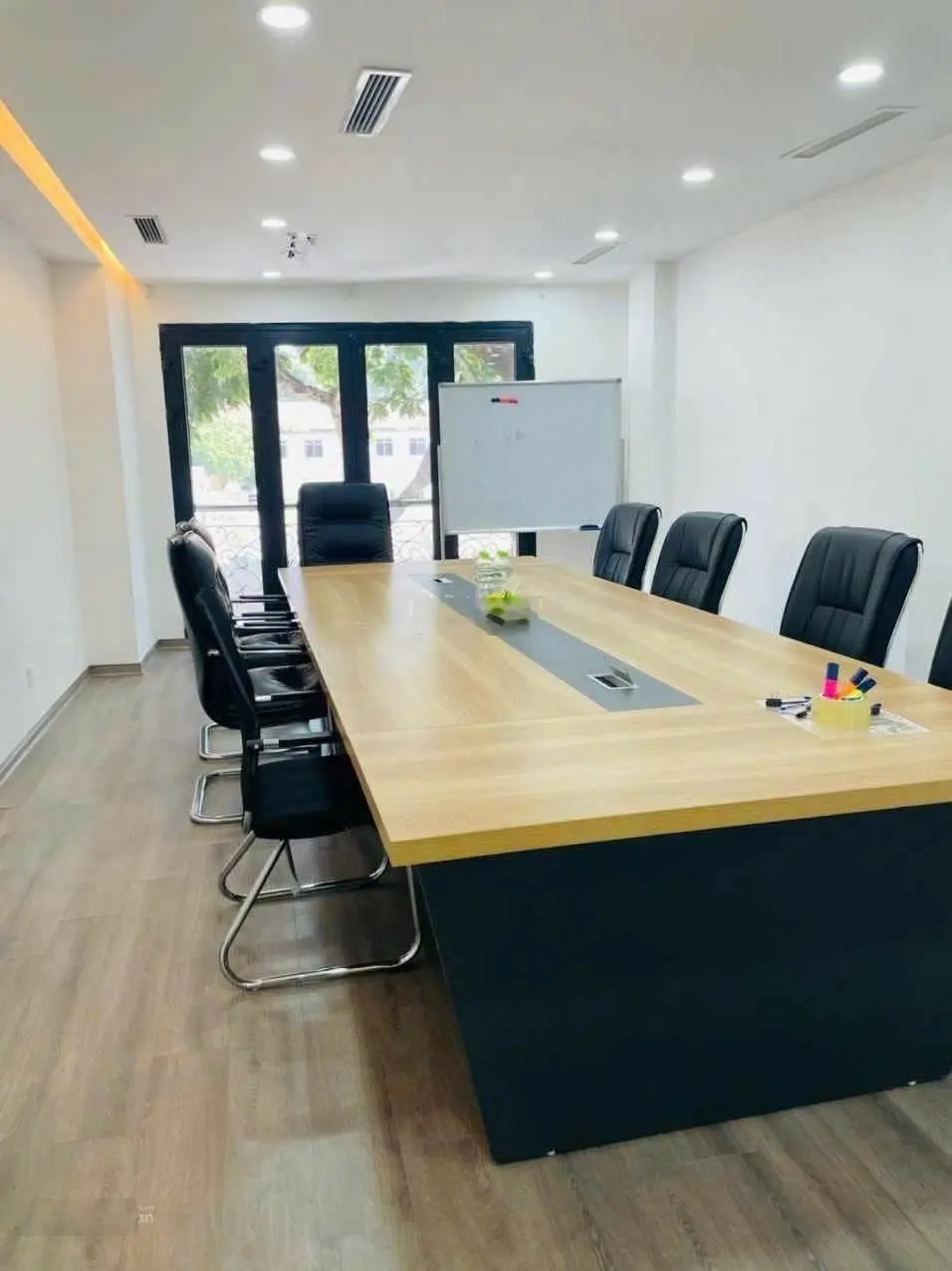 Bán nhà Mặt phố Lê Trực dt 60 m 7 tầng mặt tiền 4.1 m giá 40.7 tỷ Ba Đình