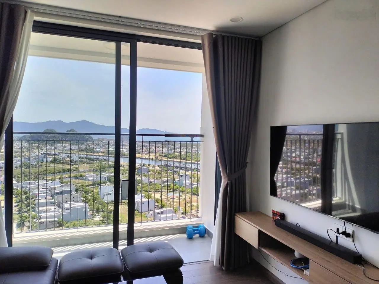 Bán căn góc 2 phòng ngủ view biển toà căn hộ FPT Plaza Đà Nẵng, giá chỉ 2,x tỷ/ căn