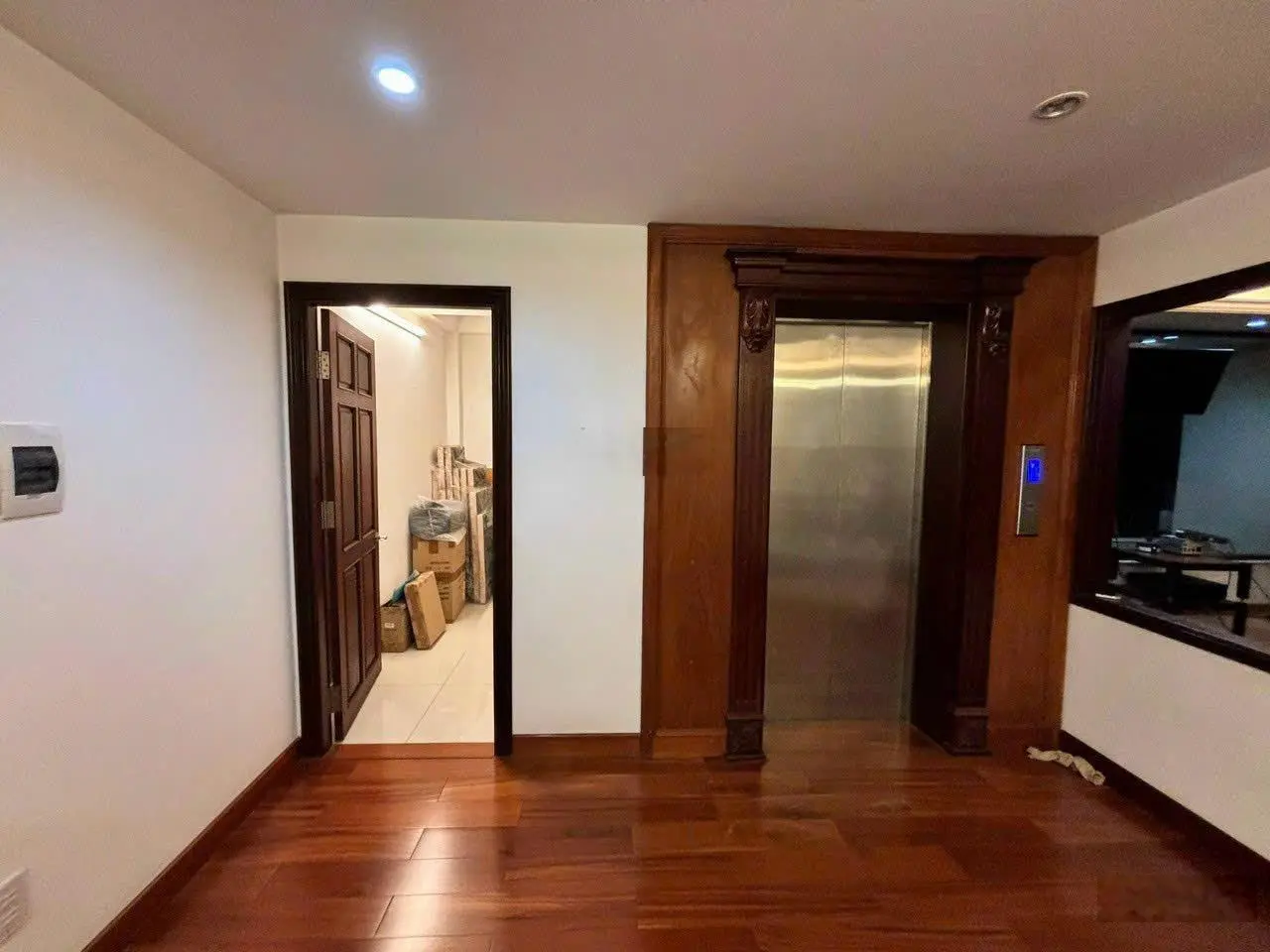 Bán nhà phố kinh doanh MT đường Thạch Lam DT: 8m x22m NH 11m tổng 206m2 đúc 7 lầu giá 35 tỷ