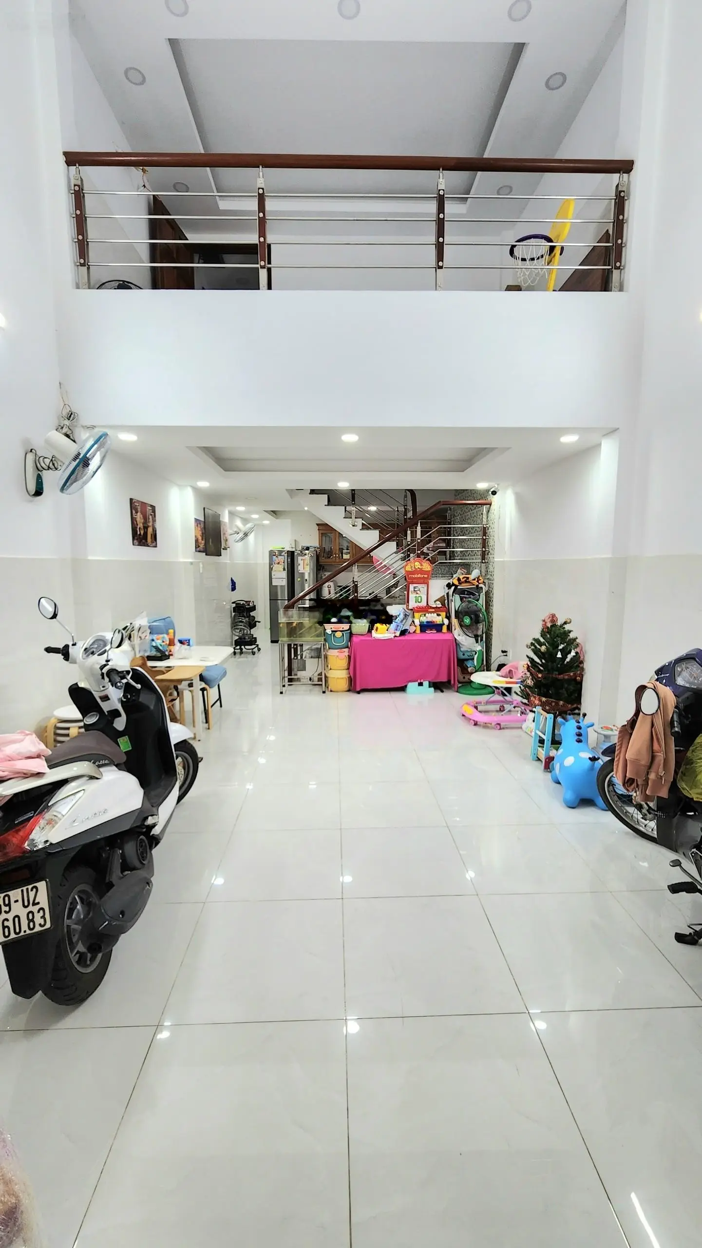 Ngợp giảm sâu 5tỷ bán nhà hẻm ôtô vào nhà vip Hoàng Hoa Thám P13 Tân Bình, 90m2 ngang 4.3m, chỉ 8tỷ