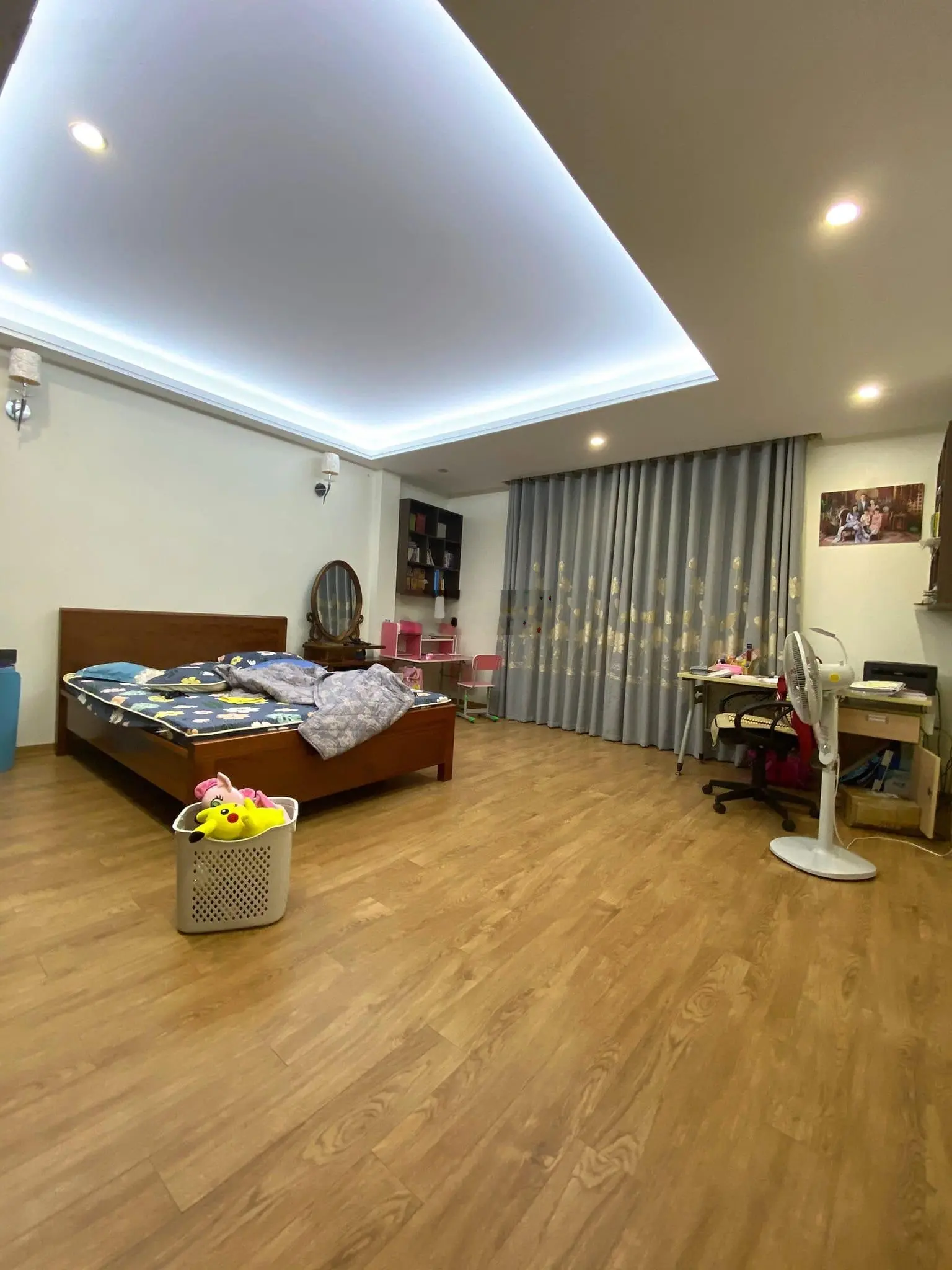 Bán tòa 10 tầng, thang máy, thông sàn Trung Hòa Trần Duy Hưng. 1 nhà ra phố lớn. DT 79m2x10 tầng.