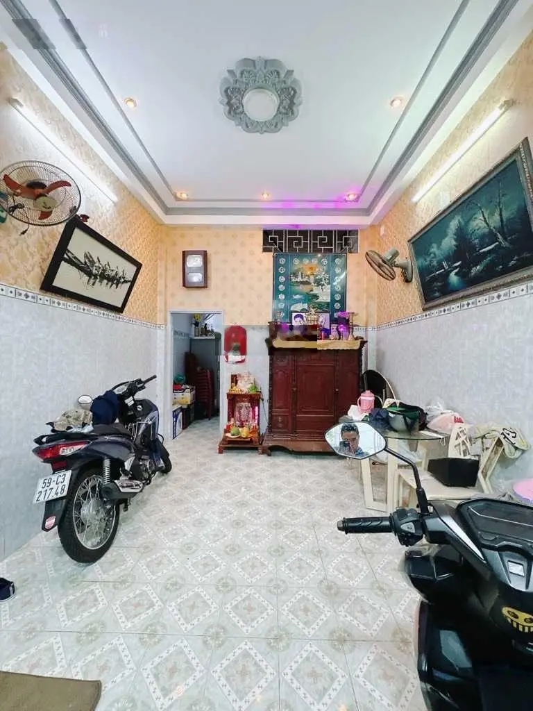 Bán Nhà hẽm Đoàn Văn Bơ Quận 4 - 41m2 - 3 tầng- sổ hồng - Giá 3,x tỷ