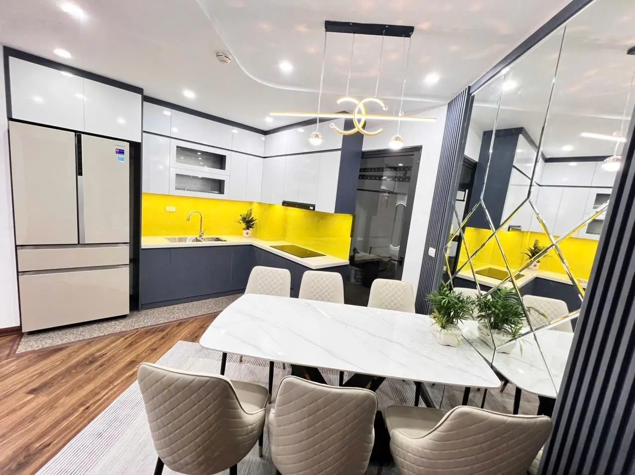 Chính chủ gửi bán gấp căn hoa hậu thiết kế 3 ngủ, tầng trung, căn góc 2 mặt thoáng, hướng siêu mát