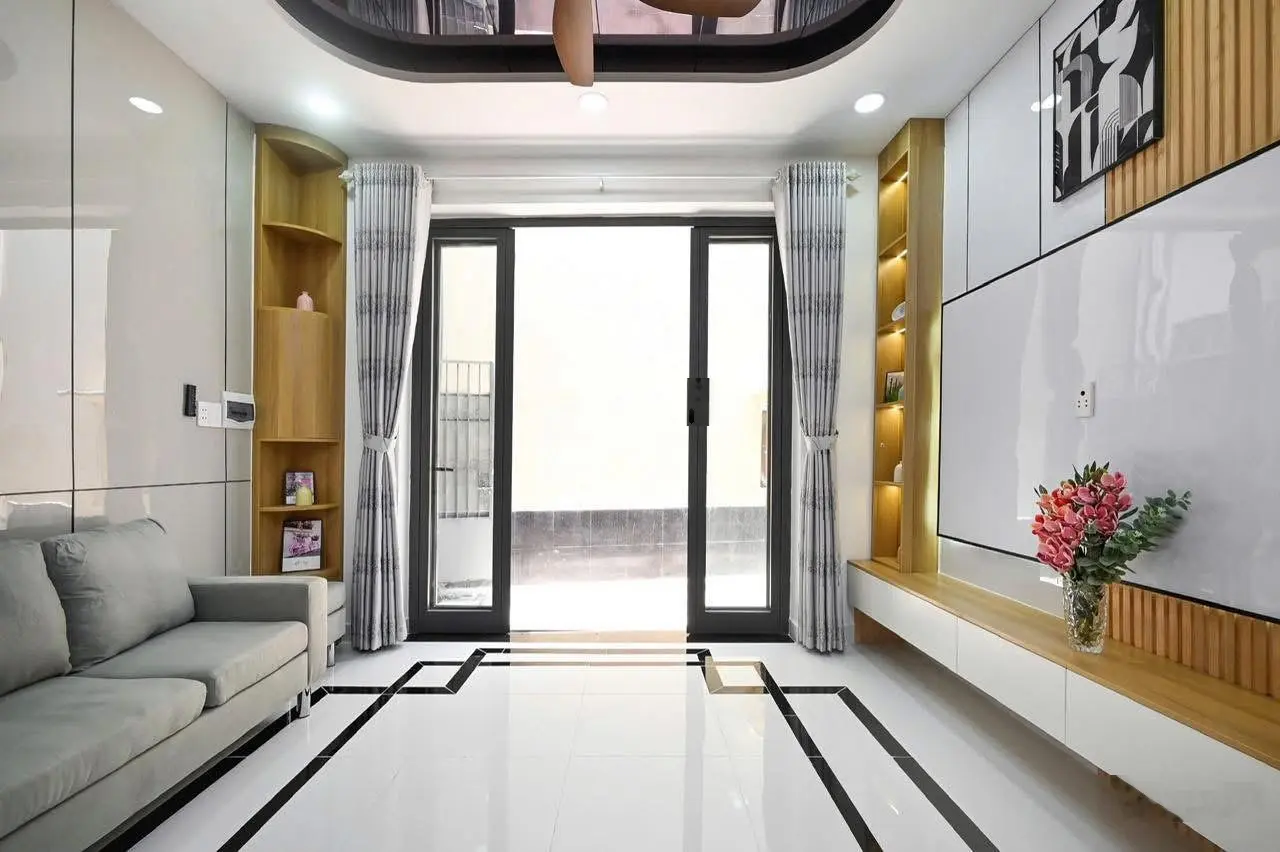 Chính chủ bán gấp nhà 2 lầu Đường số 8, phường 11, Gò Vấp, giá 3 tỷ 7, sổ hồng riêng, tặng nội thất