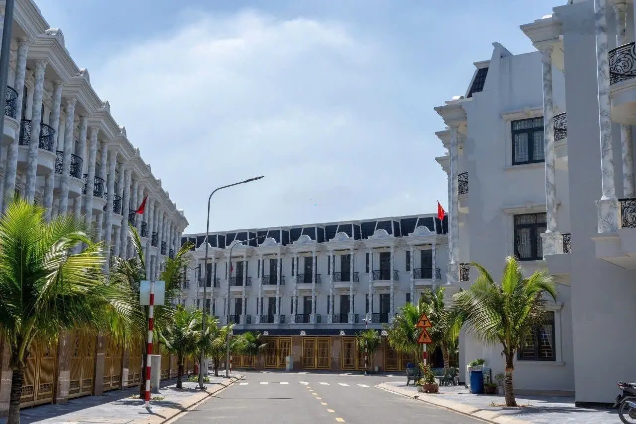 Bán nhà mặt phố sẵn sổ 80m2, giá 6 tỷ tại Nguyễn Thị Khắp, Dĩ An, Bình Dương