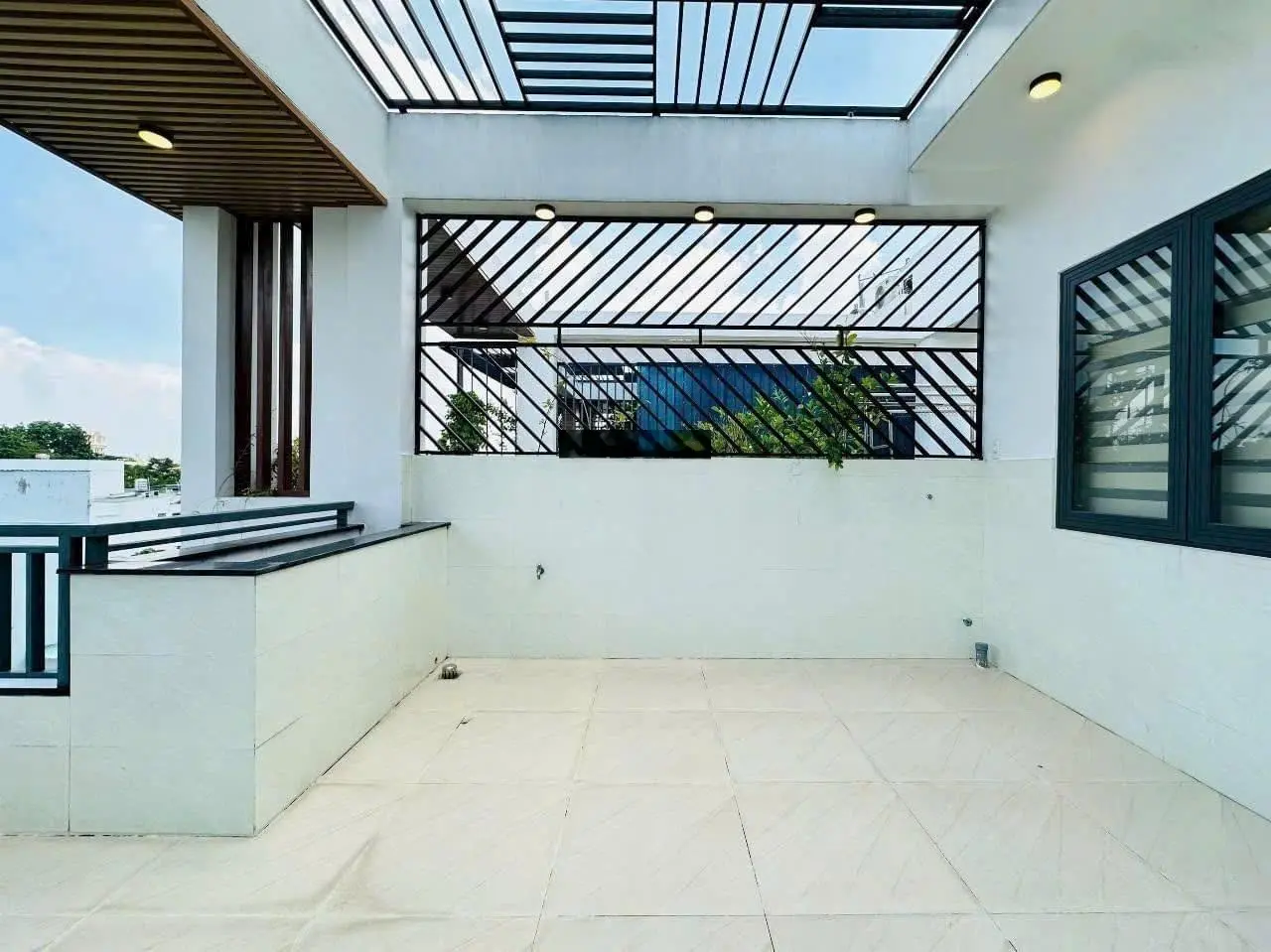 Bán nhà 60m2 đường Số 13 gần hồ bơi Vân Đồn, Q4 giá 3 tỷ 180. Xây 1 trệt 4 lầu - có 5 phòng ngủ