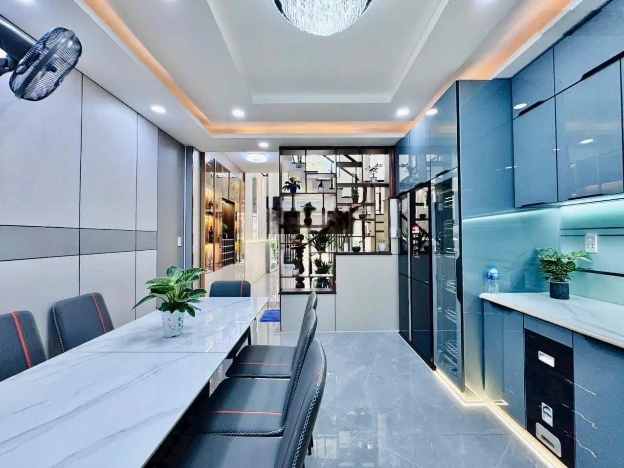 Chính chủ cần bán nhanh nhà đẹp Nguyễn Văn Nghi- GV. DT: 64m2. GIÁ 3TỶ560. Cho thuê 18tr/th. Sổ sẵn