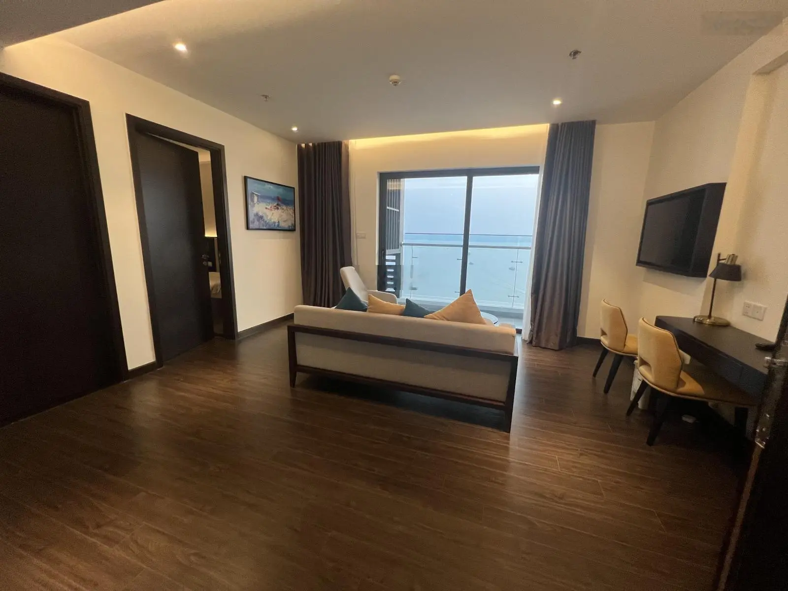 2N2VS trực diện biển giá có 3,8 tỷ thôi ạ, cắt lỗ gần 2 tỷ, toà S2 Sapphire. LH em 0936 585 ***