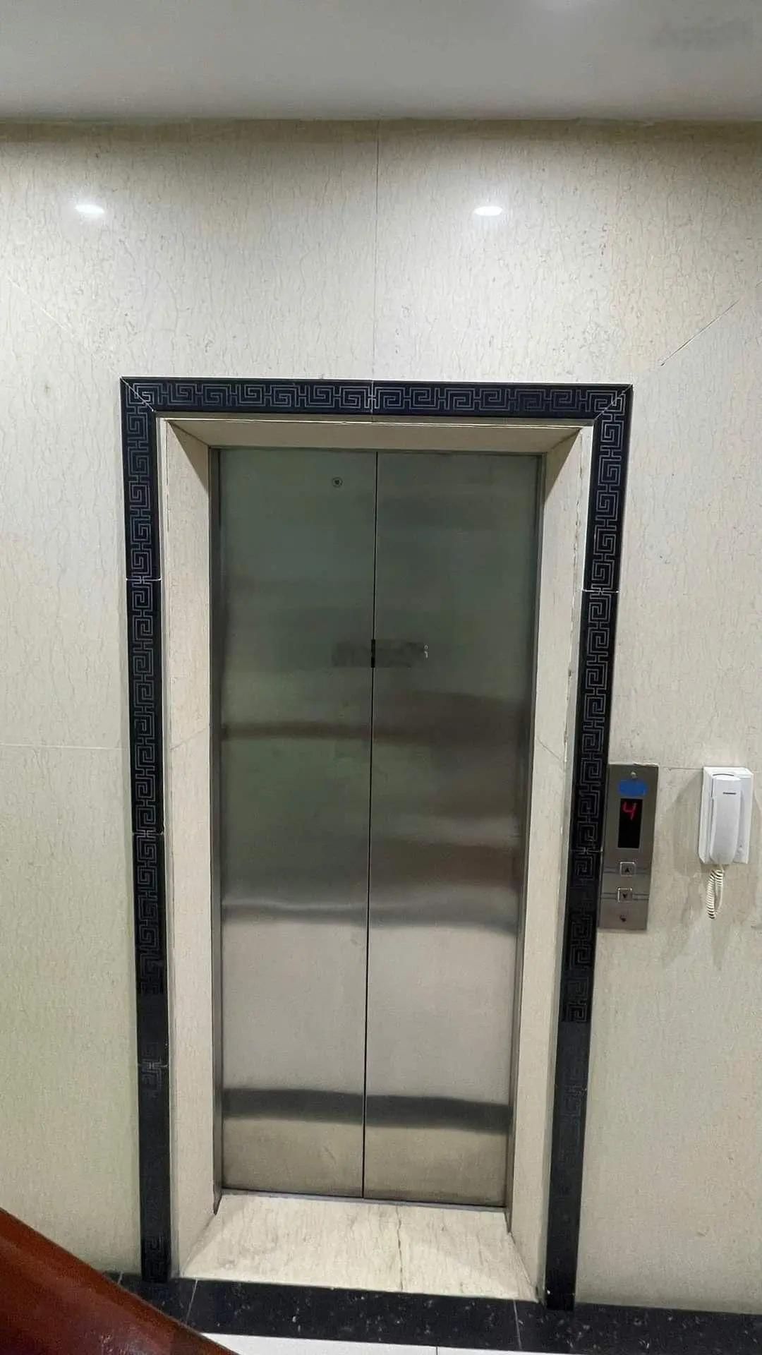 Bán gấp nhà siêu vip Mai Dịch lô góc 70m2 x 7 tầng ô tô tránh văn phòng kinh doanh đều đỉnh