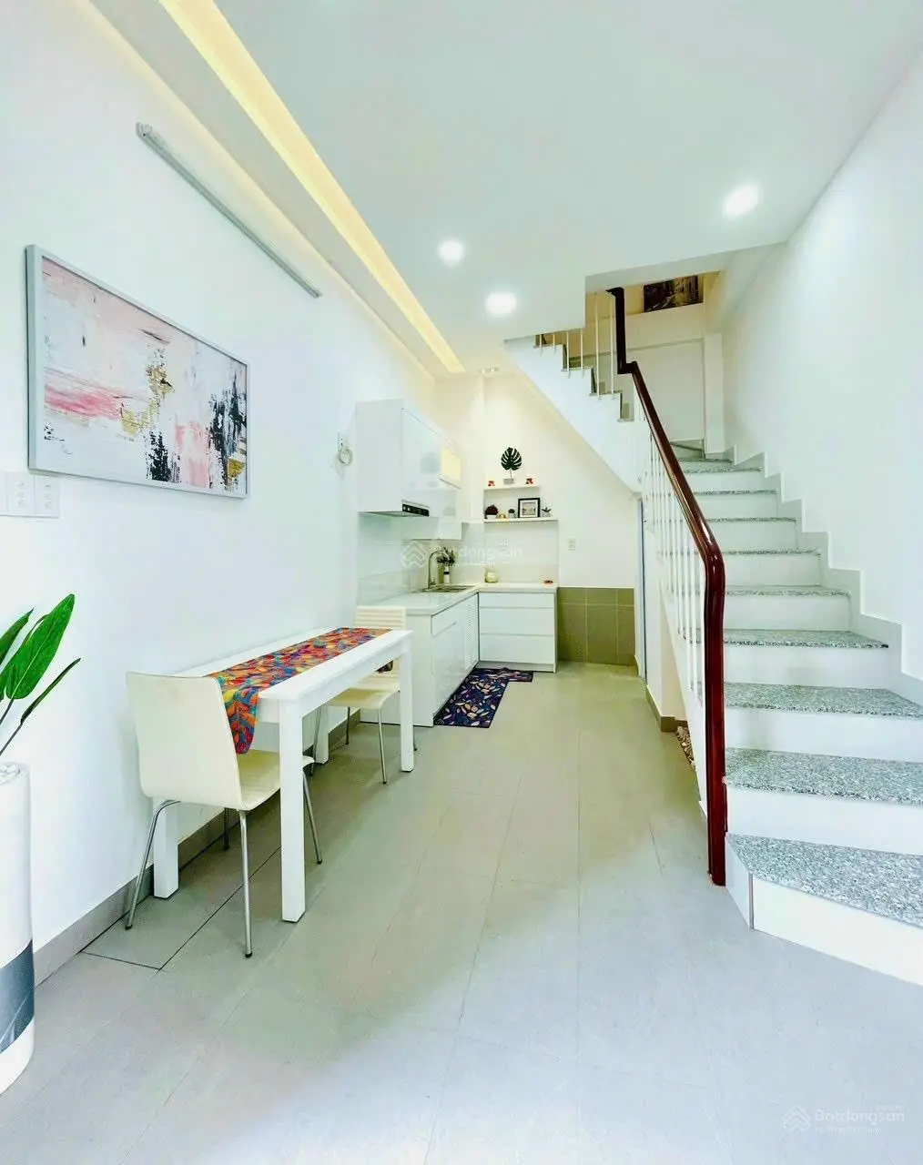 Giảm 500 triệu bán nhanh nhà Trần Nhật Duật, Q1. Sổ sẵn. 1T2L. Cho thuê 20triệu/tháng. 0708 052 ***