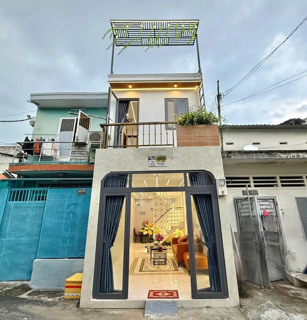 Nhà đẹp hẻm 1/, dưới 3 tỷ, hẻm trước nhà 6m, nhà trống, full nội thất mới đẹp. Liên hệ: 0906 435 ***