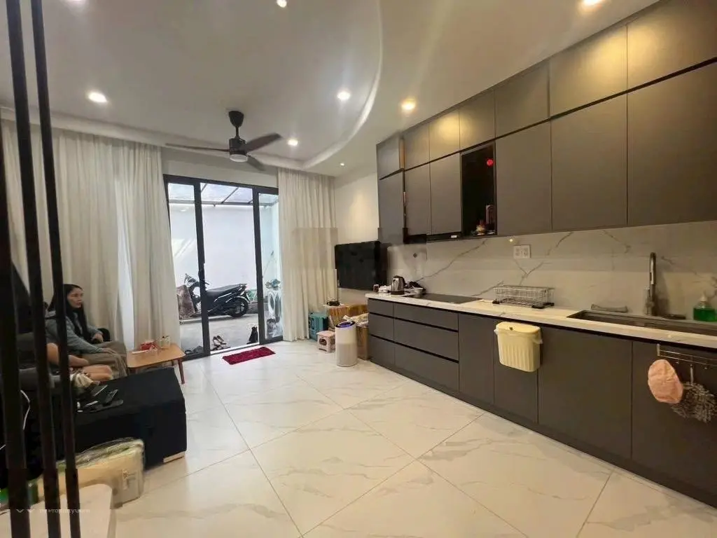 Bán NR đẹp 92m2 ở Đường 379, Quận 9, giá 4,8 tỷ - 3pn ở ngay.
