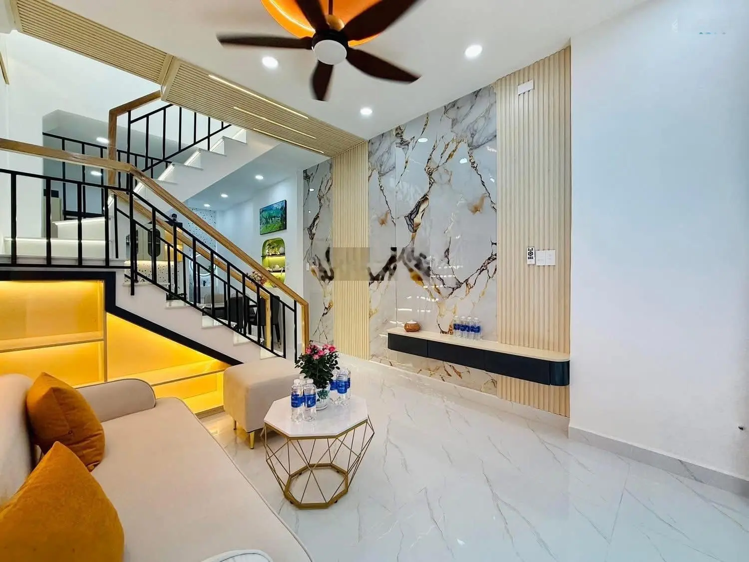 Nhà phố hiện đại tại Phan Đăng Lưu, Phường 7, Phú Nhuận với giá chỉ 3 tỷ 8 thương lượng.