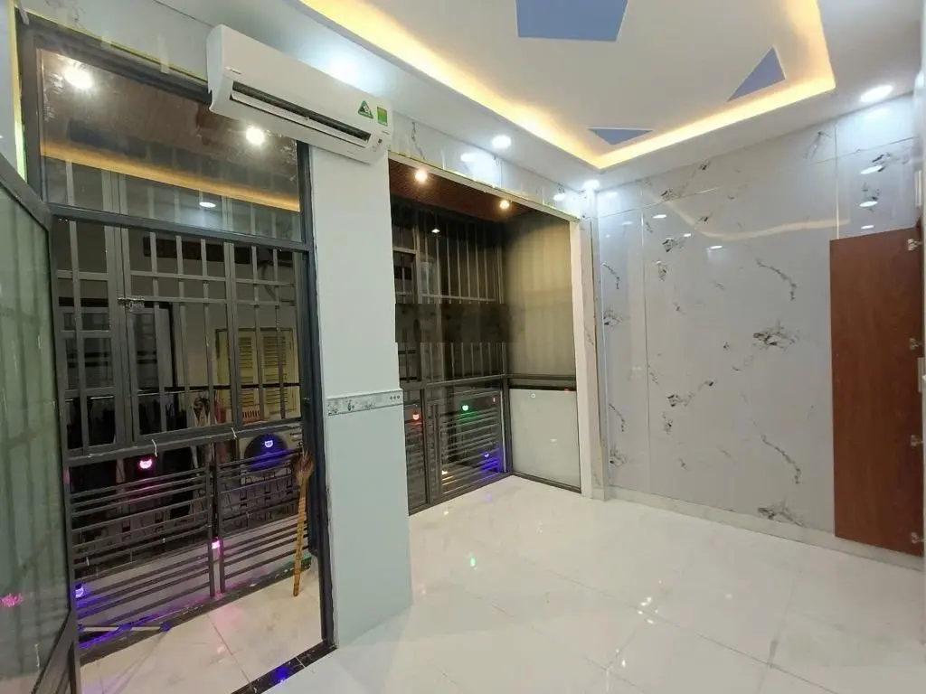 Bán nhà đẹp-3 tầng-ngang 4,3-tặng toàn bộ nội thất cao cấp-đường Âu Dương Lân P3 Quận 8-chỉ 3,95 tỷ