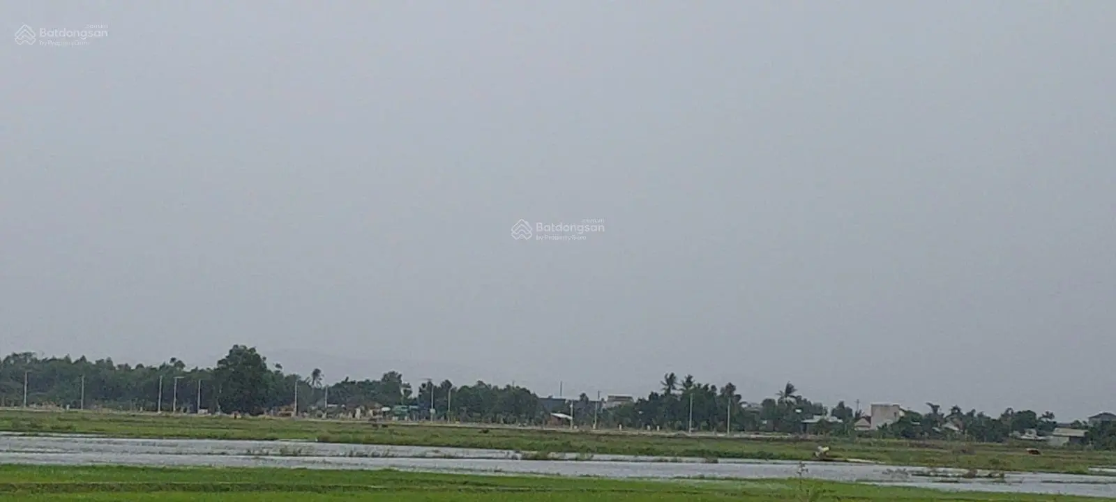 Đât nên cách KCN VSIP 900m, thuân tiện làm kho, nhà trọ.